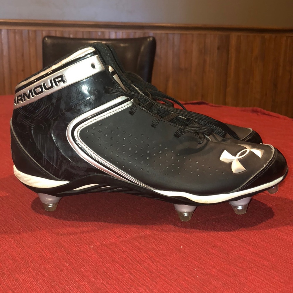 NWOT Under Armour Football Cleats